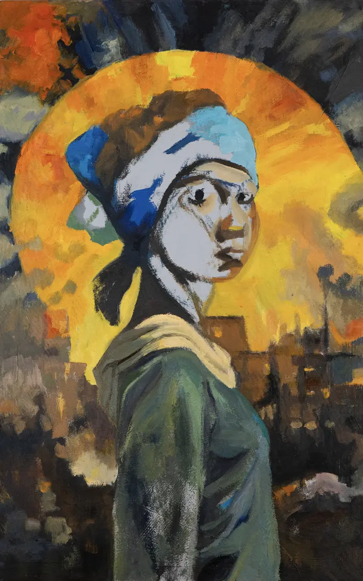 Figur im Profil mit blau-weißem Kopftuch vor leuchtendem orangem Kreis und dunkler Stadtsilhouette.
